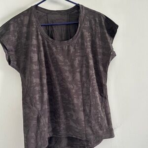 lululemon athletica Gray Camouflage Short Sleeve Tee